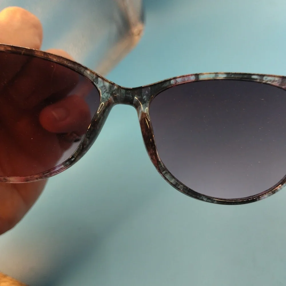 Mixit Womens Cat Eye Sunglasses Multi Color Marbled Frame Gold Tone Temples NWT